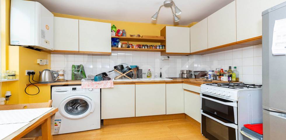 Spacious one bed located within mins to shops and Holloway Tube Tollington Way, Holloway